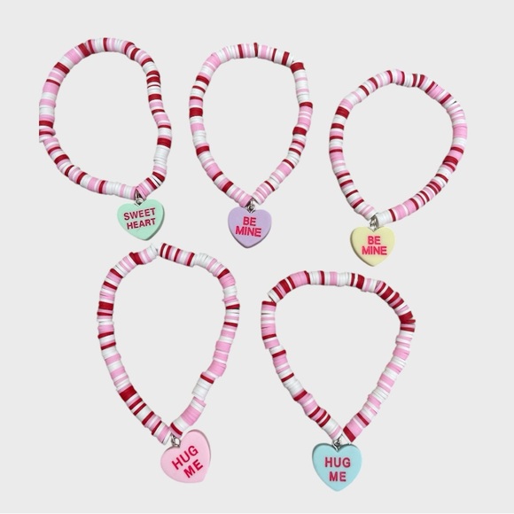 Valentine'S Day Heart-Shaped Charms That Say 'Hug Me' And 'Be Mine'. - Picture 10 of 12